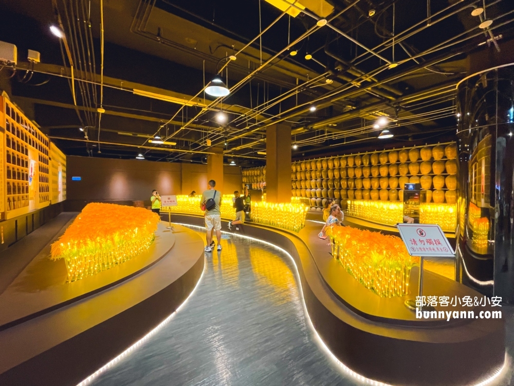 南投【埔里酒廠】免門票參觀的展售中心與酒甕隧道可安排