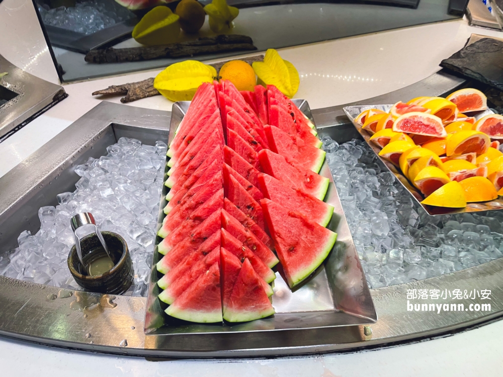 馥麗飯店御品百匯廳自助餐開箱，啤酒、螃蟹、生魚片、壽司吃到飽
