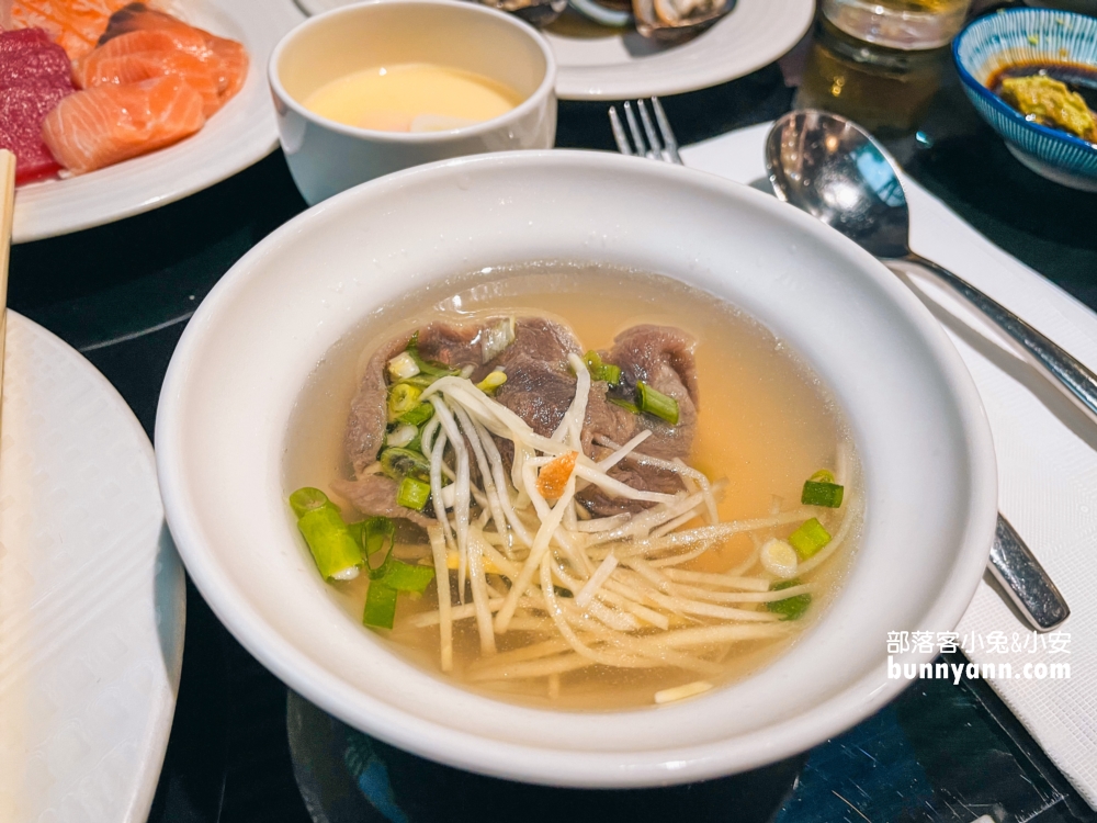 馥麗飯店御品百匯廳自助餐開箱，啤酒、螃蟹、生魚片、壽司吃到飽
