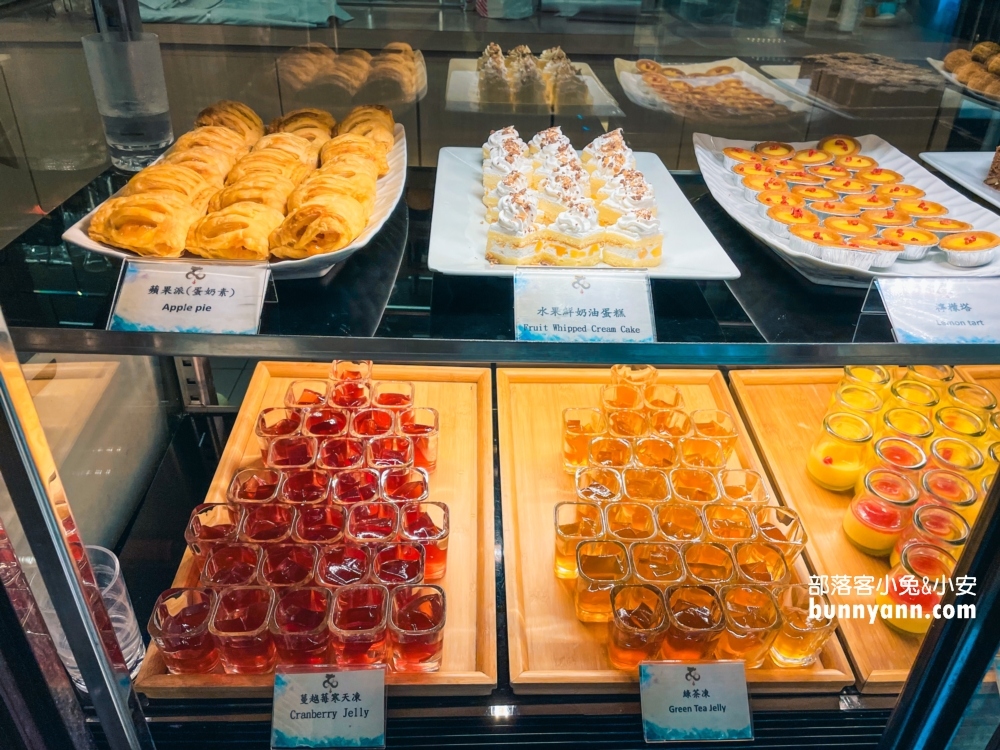 馥麗飯店御品百匯廳自助餐開箱，啤酒、螃蟹、生魚片、壽司吃到飽
