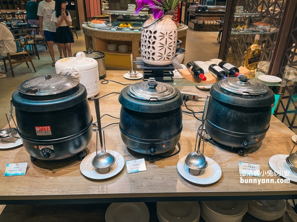 馥麗飯店御品百匯廳自助餐開箱，啤酒、螃蟹、生魚片、壽司吃到飽