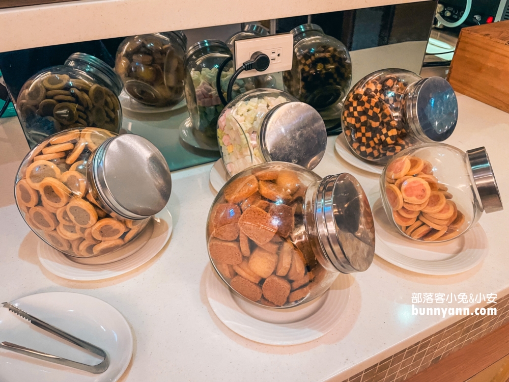 馥麗飯店御品百匯廳自助餐開箱，啤酒、螃蟹、生魚片、壽司吃到飽