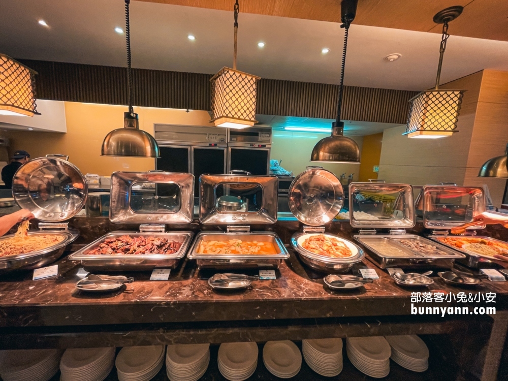 馥麗飯店御品百匯廳自助餐開箱，啤酒、螃蟹、生魚片、壽司吃到飽