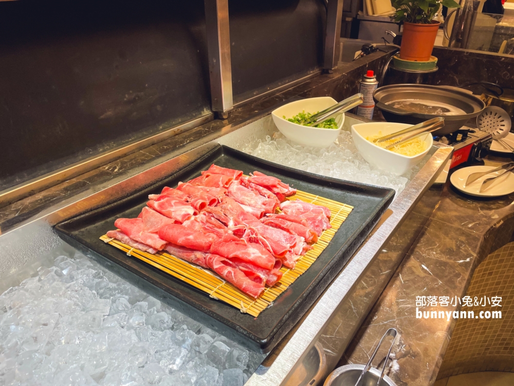 馥麗飯店御品百匯廳自助餐開箱，啤酒、螃蟹、生魚片、壽司吃到飽