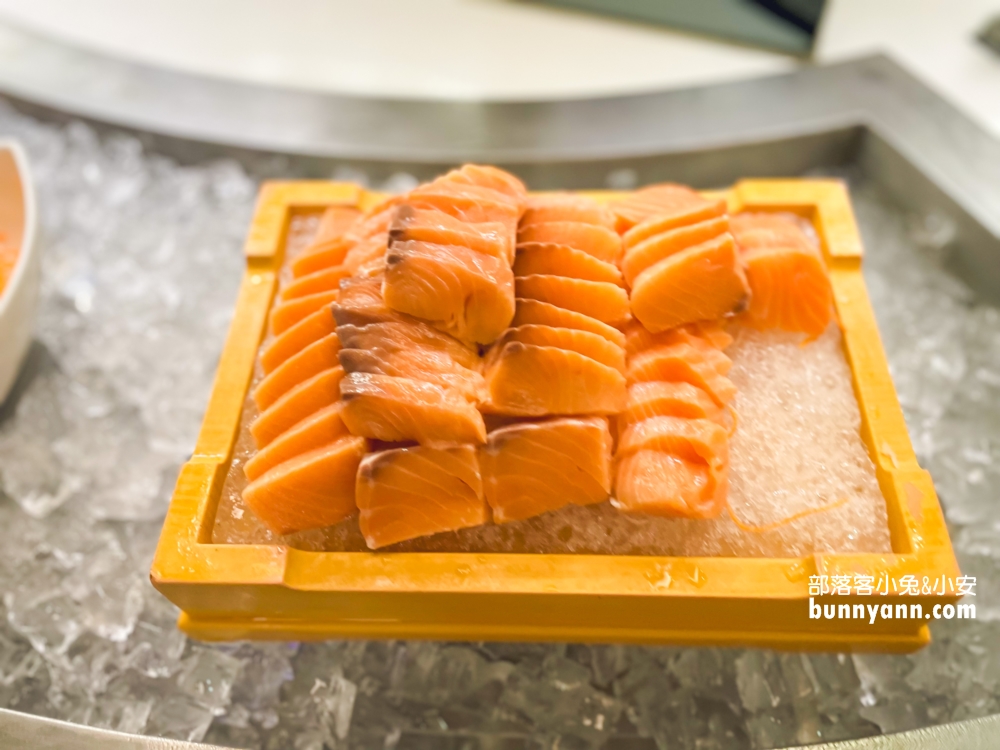 馥麗飯店御品百匯廳自助餐開箱，啤酒、螃蟹、生魚片、壽司吃到飽