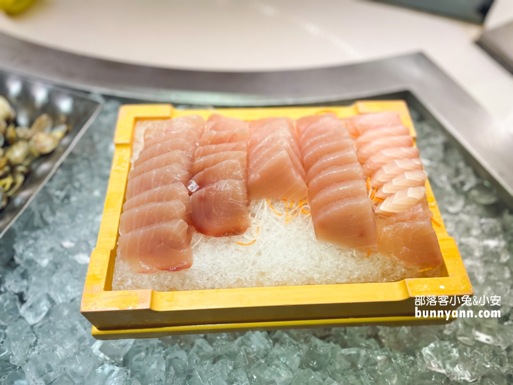 馥麗飯店御品百匯廳自助餐開箱，啤酒、螃蟹、生魚片、壽司吃到飽