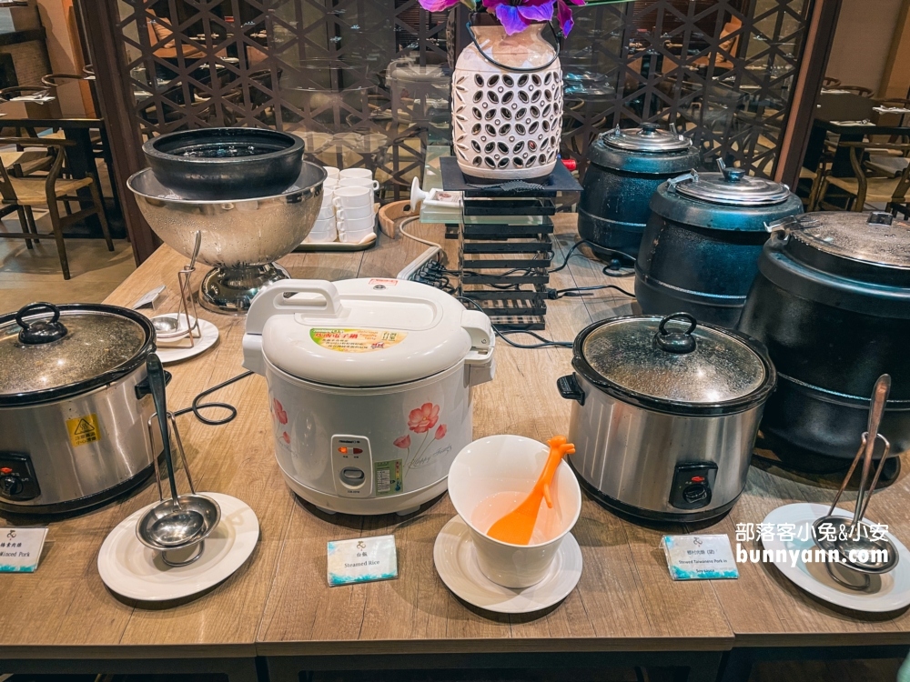 馥麗飯店御品百匯廳自助餐開箱，啤酒、螃蟹、生魚片、壽司吃到飽