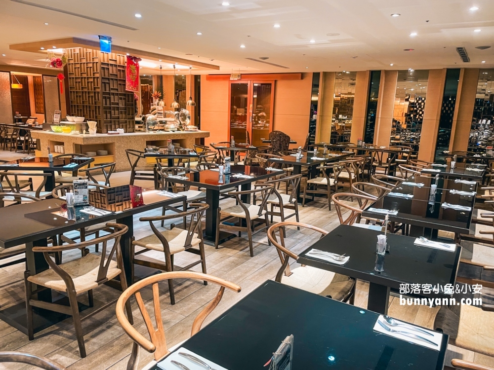 馥麗飯店御品百匯廳自助餐開箱，啤酒、螃蟹、生魚片、壽司吃到飽