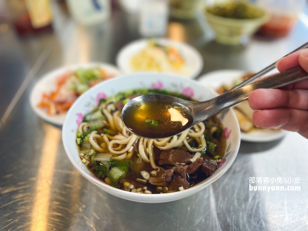 台北【南港阿郎牛肉麵】藏在中研市場內一碗70元牛肉麵