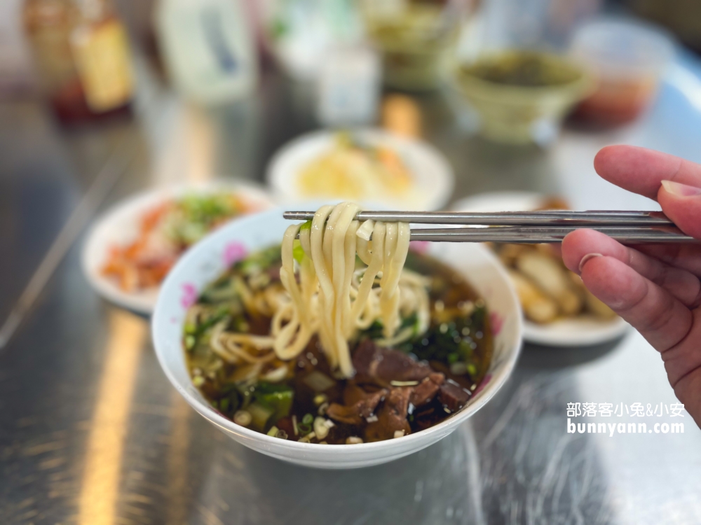 台北【南港阿郎牛肉麵】藏在中研市場內一碗70元牛肉麵