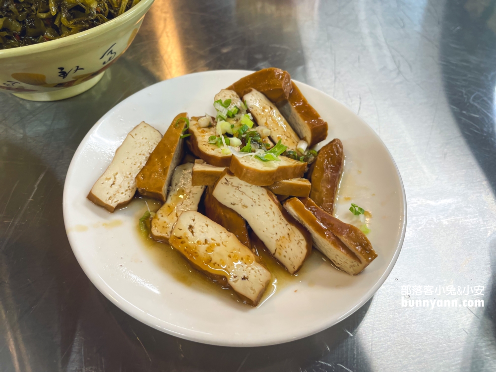台北【南港阿郎牛肉麵】藏在中研市場內一碗70元牛肉麵
