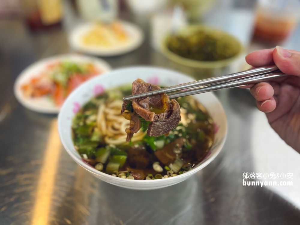台北【南港阿郎牛肉麵】藏在中研市場內一碗70元牛肉麵