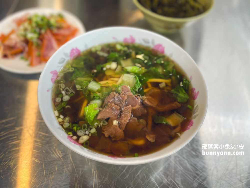 台北【南港阿郎牛肉麵】藏在中研市場內一碗70元牛肉麵