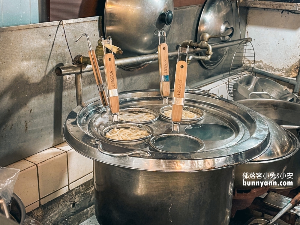 台北【南港阿郎牛肉麵】藏在中研市場內一碗70元牛肉麵