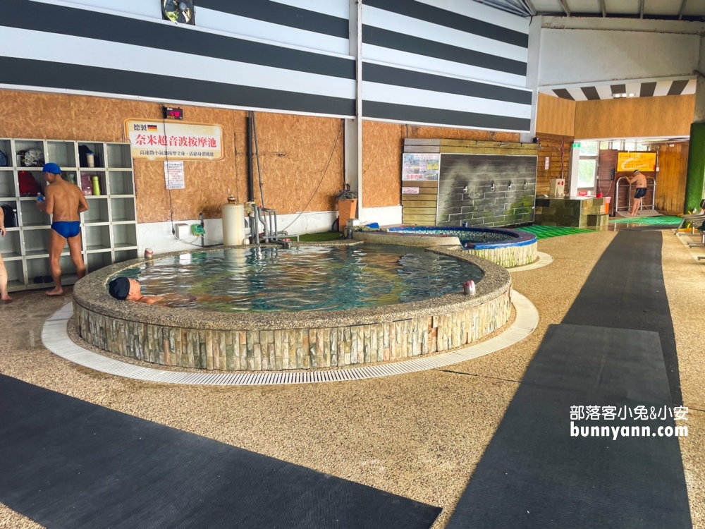 新北玩水推薦！大新店游泳池，暢遊旋轉滑水道、SPA水療的好地方