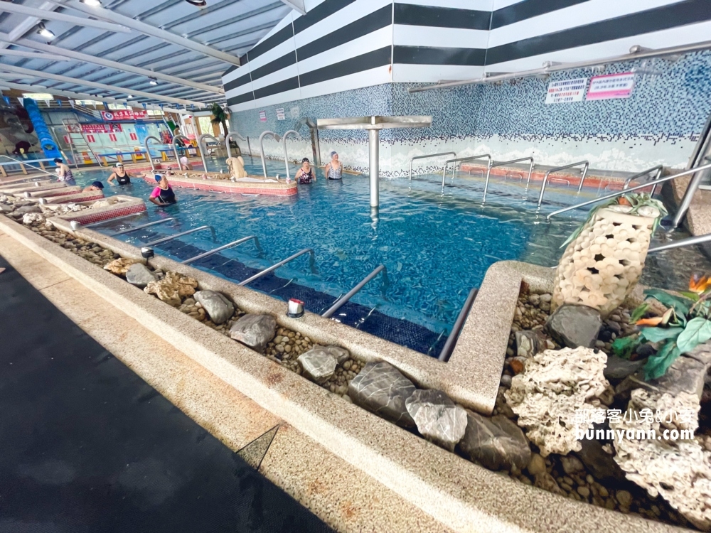 新北玩水推薦！大新店游泳池，暢遊旋轉滑水道、SPA水療的好地方