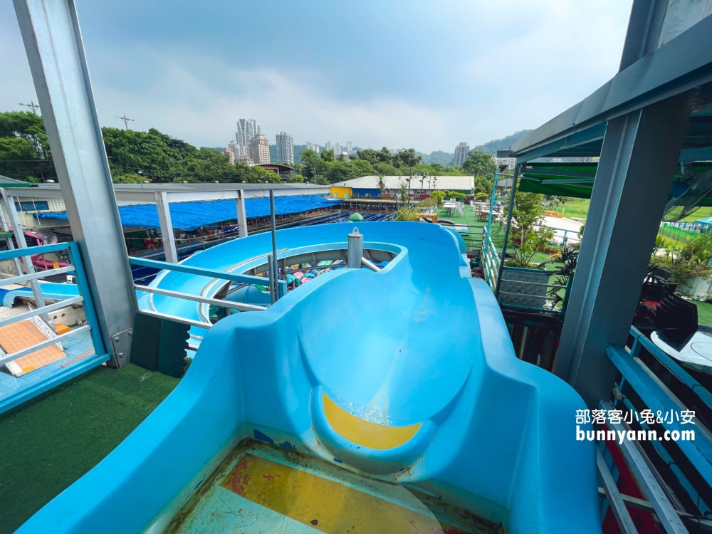 新北玩水推薦！大新店游泳池，暢遊旋轉滑水道、SPA水療的好地方