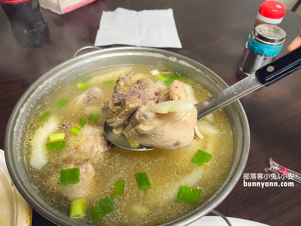 宜蘭【望龍埤鵝肉攤】20元吃到飽的鵝肉湯麵與炒米粉