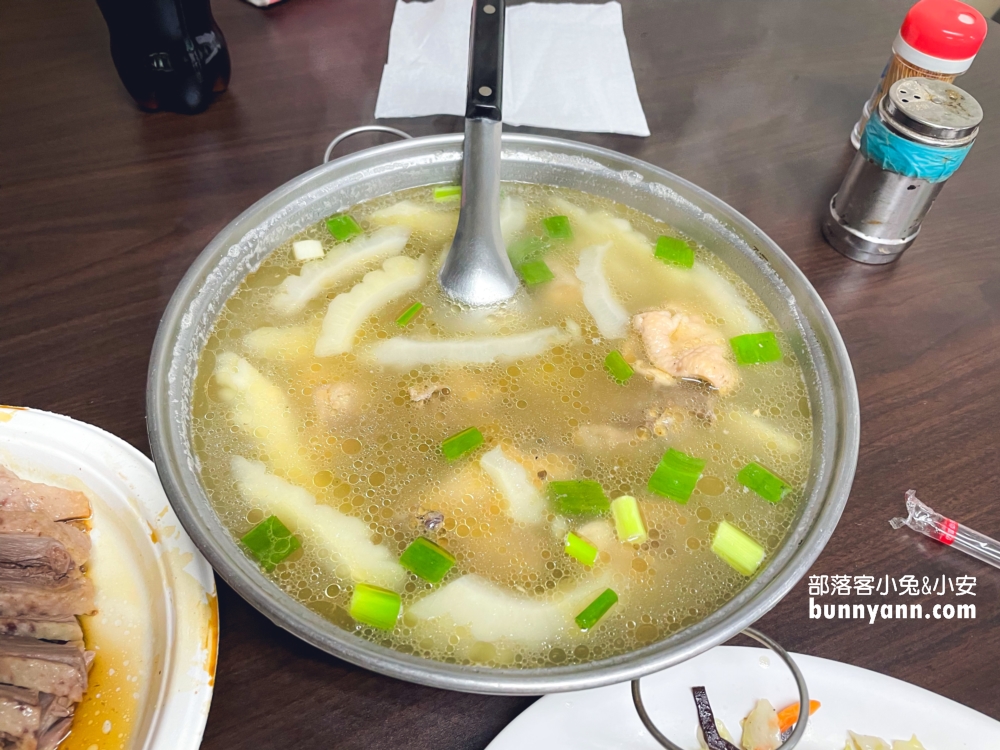 宜蘭【望龍埤鵝肉攤】20元吃到飽的鵝肉湯麵與炒米粉