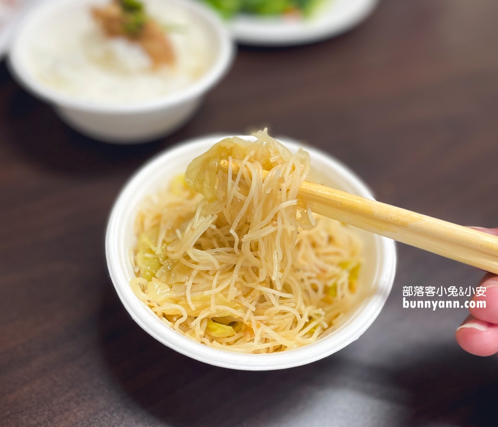宜蘭【望龍埤鵝肉攤】20元吃到飽的鵝肉湯麵與炒米粉