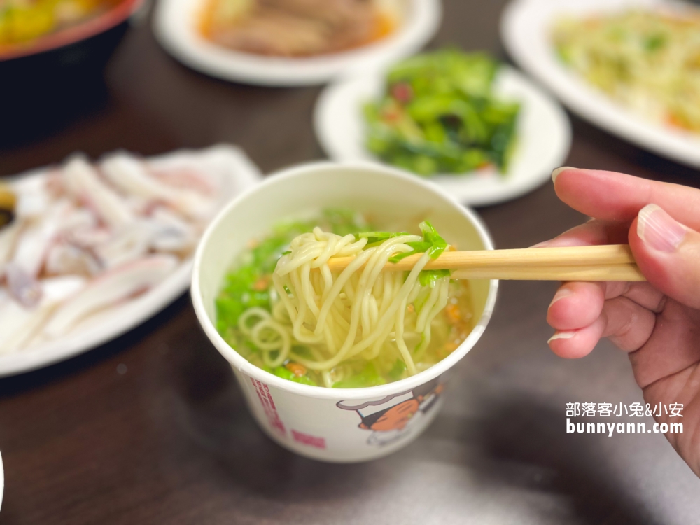 宜蘭【望龍埤鵝肉攤】20元吃到飽的鵝肉湯麵與炒米粉