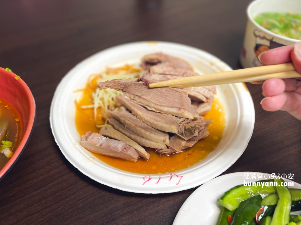 宜蘭【望龍埤鵝肉攤】20元吃到飽的鵝肉湯麵與炒米粉