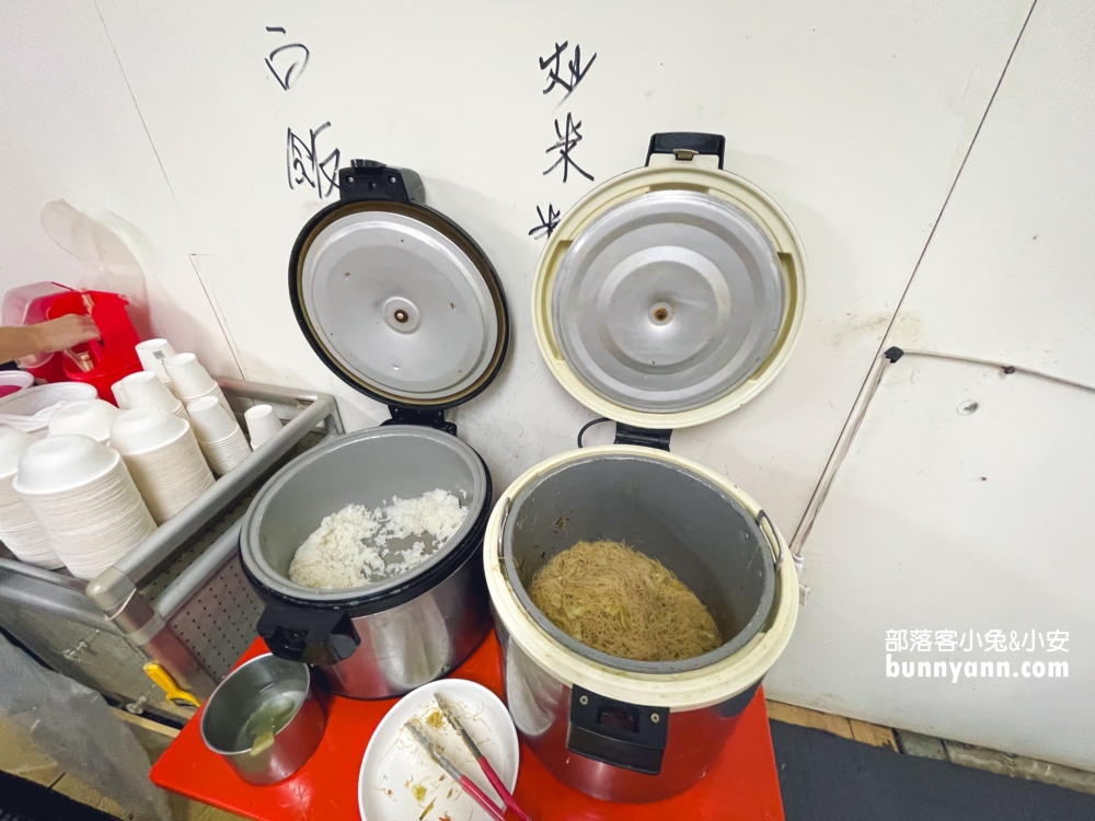 宜蘭【望龍埤鵝肉攤】20元吃到飽的鵝肉湯麵與炒米粉