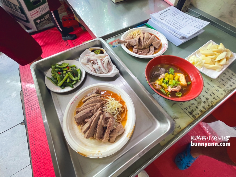 宜蘭【望龍埤鵝肉攤】20元吃到飽的鵝肉湯麵與炒米粉