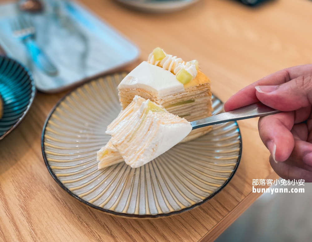 宜蘭下午茶【花轟小姐】推薦好吃到爆炸的千層蛋糕。