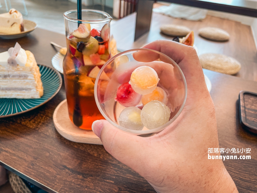 宜蘭下午茶【花轟小姐】推薦好吃到爆炸的千層蛋糕。