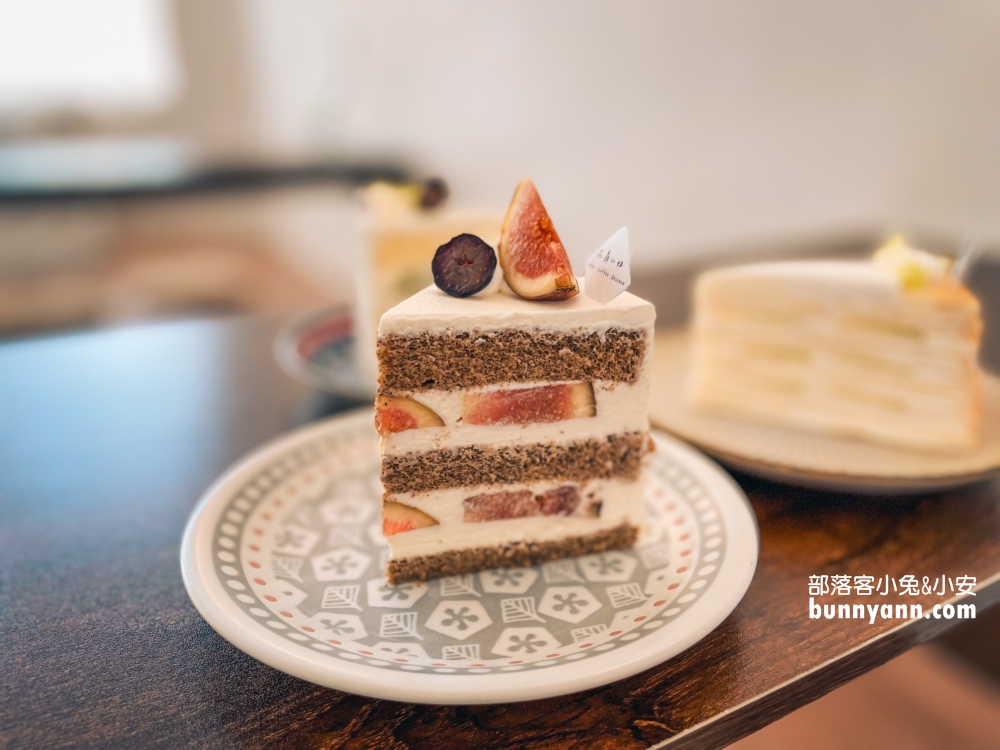 宜蘭下午茶【花轟小姐】推薦好吃到爆炸的千層蛋糕。