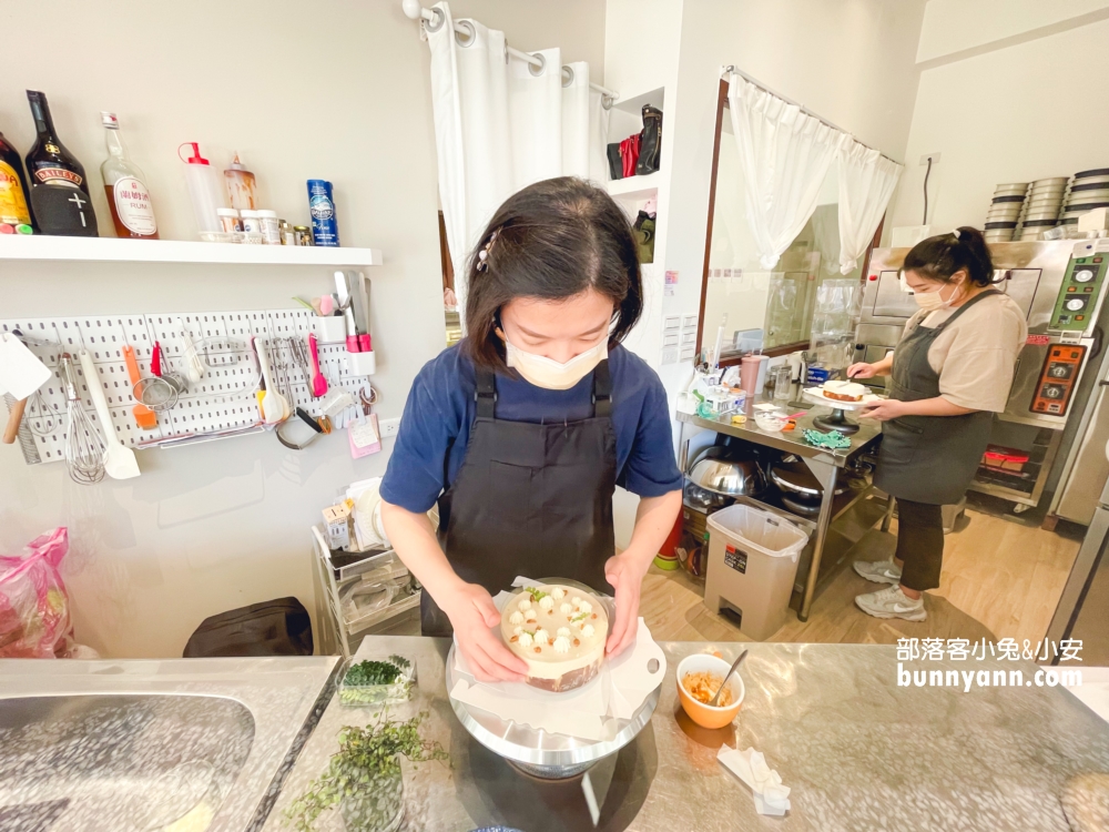 宜蘭下午茶【花轟小姐】推薦好吃到爆炸的千層蛋糕。