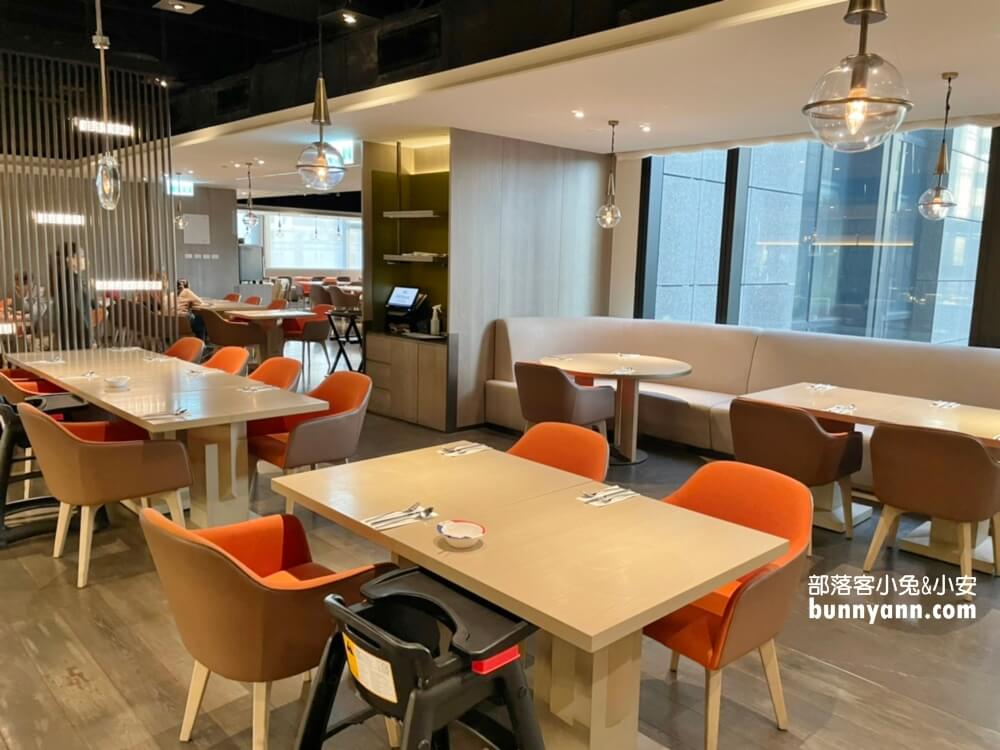 台北新板希爾頓酒店，無邊際景觀泳池，悅市集美味料理好好吃