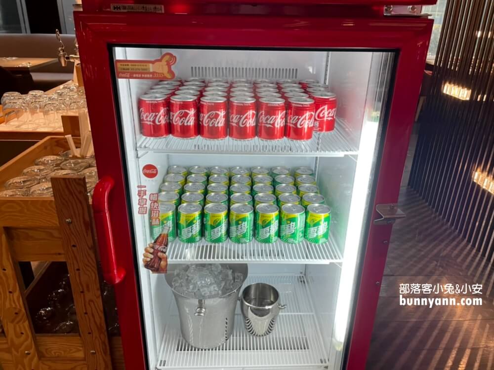 台北新板希爾頓酒店，無邊際景觀泳池，悅市集美味料理好好吃