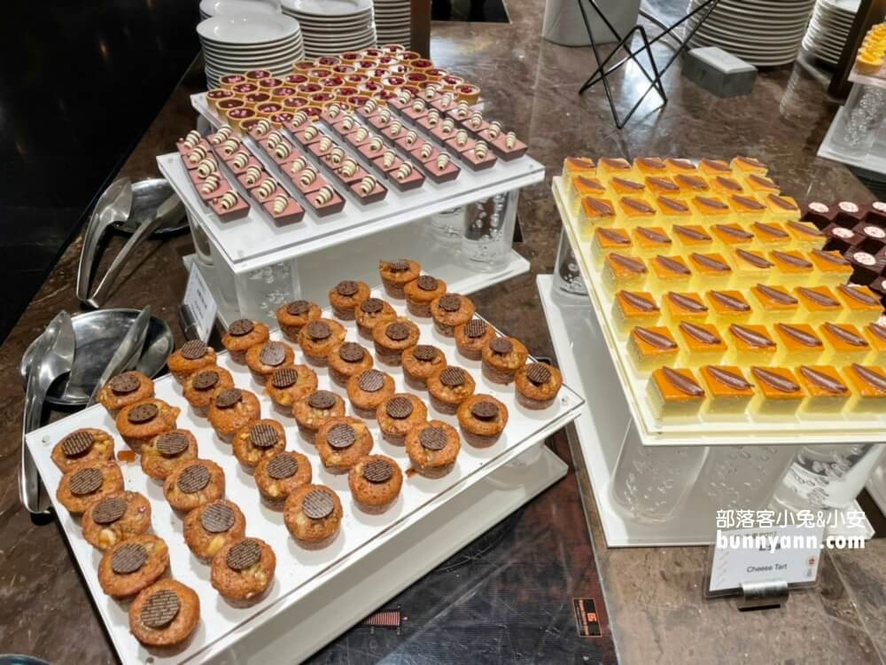 台北新板希爾頓酒店，無邊際景觀泳池，悅市集美味料理好好吃