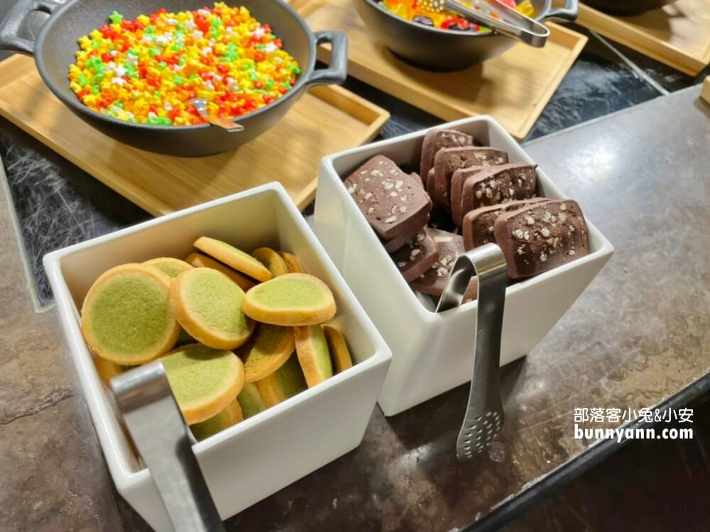 台北新板希爾頓酒店，無邊際景觀泳池，悅市集美味料理好好吃
