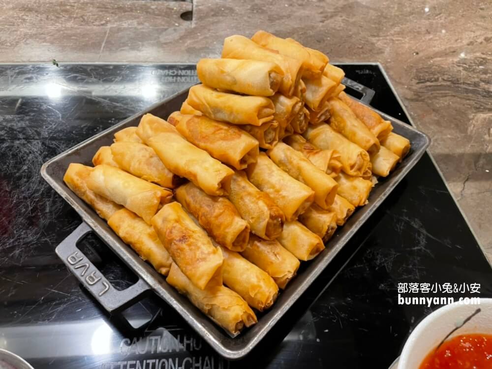 台北新板希爾頓酒店，無邊際景觀泳池，悅市集美味料理好好吃