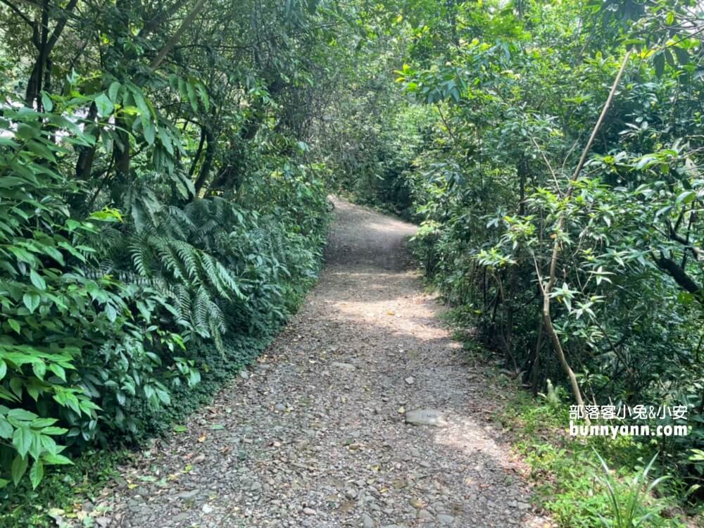 陽明山野溪溫泉》下七股野溪溫泉，十分鐘泡到夢幻牛奶湯，登山肉腳也能來