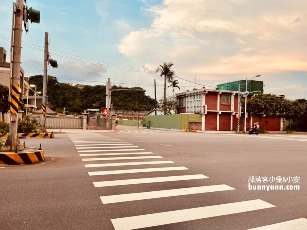 基隆【西八碼頭炸雞】超邪惡雞翅，現炸油嫩炸雞好好吃