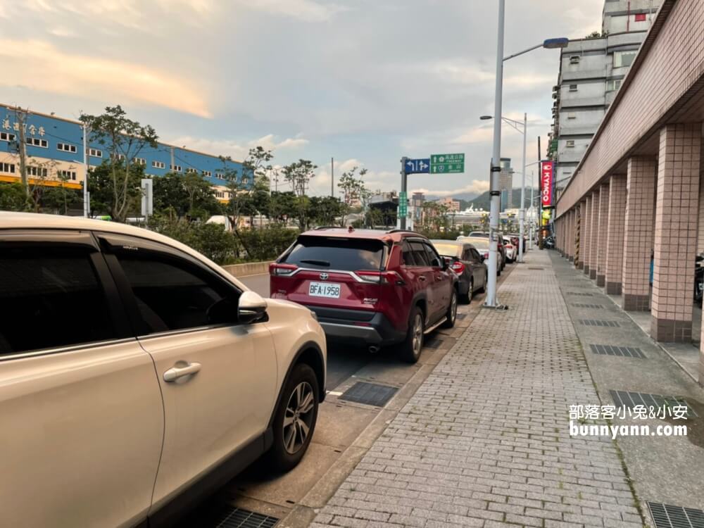 基隆【西八碼頭炸雞】超邪惡雞翅，現炸油嫩炸雞好好吃