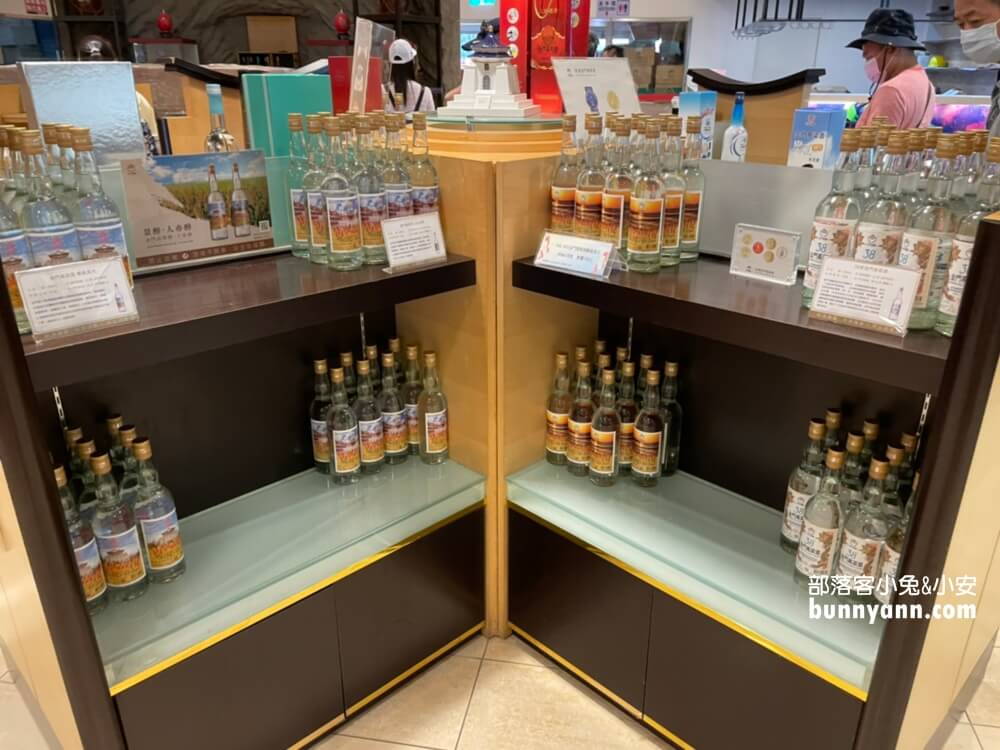 金門景點》金門酒廠金寧門市，來金門必訪指標景點，免門票試喝金門高粱很可以