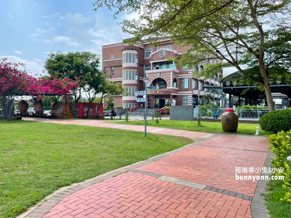 金門景點》金門酒廠金寧門市，來金門必訪指標景點，免門票試喝金門高粱很可以