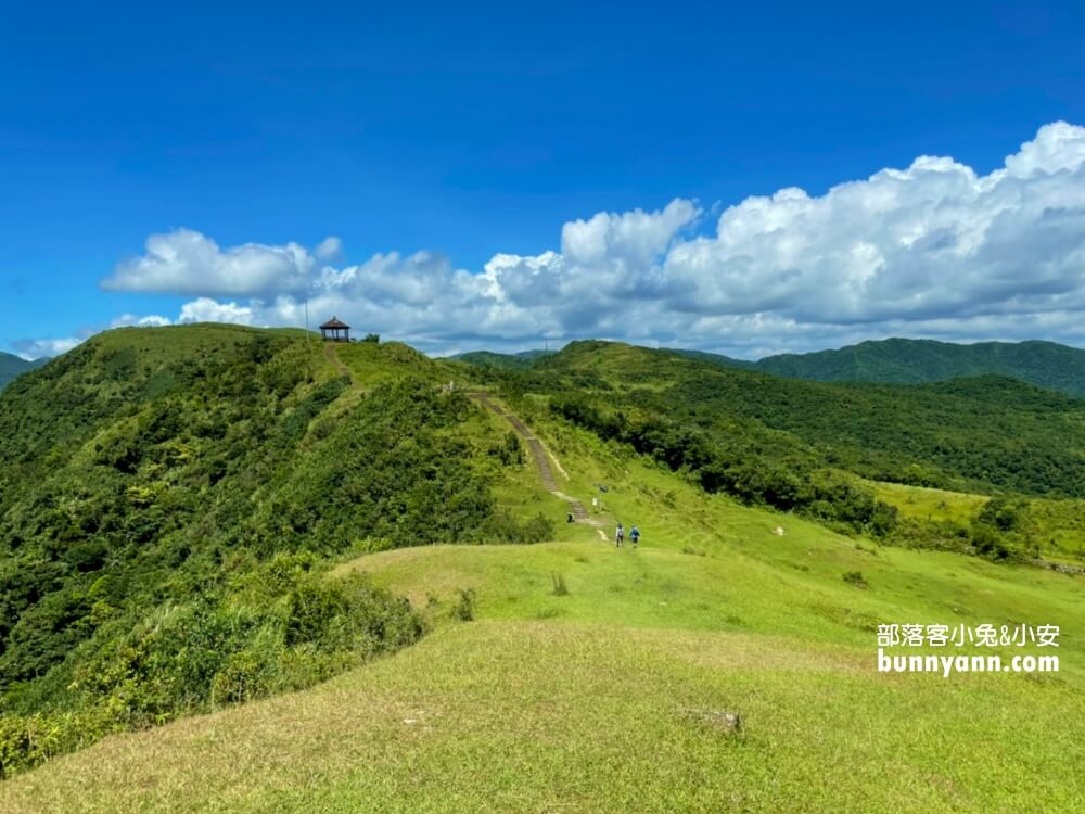 桃源谷步道內寮線，半小時攻頂山陵線，眺望北台灣最美大草原