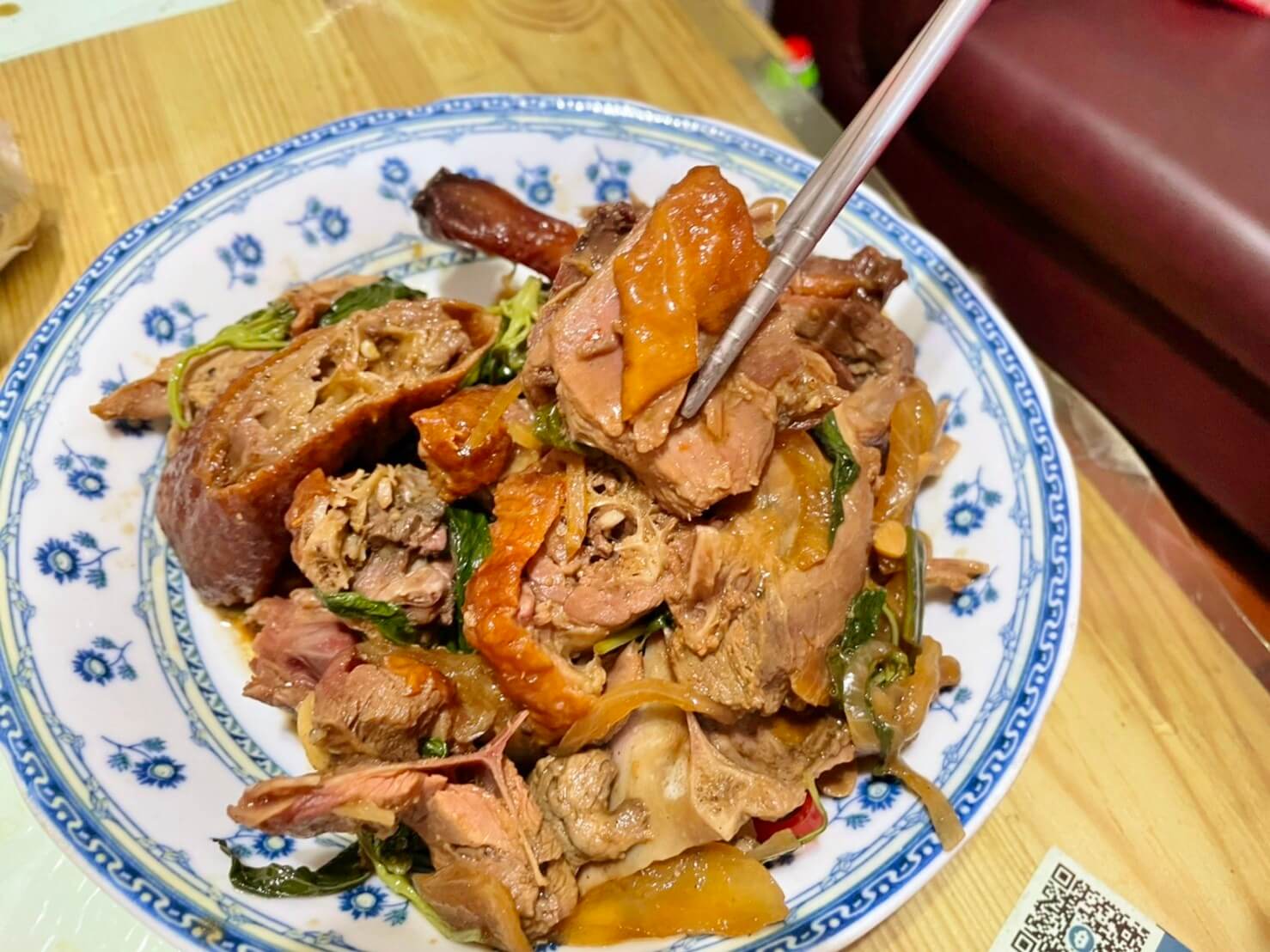 北芳烤鴨》基隆這間烤鴨超強，附贈橙汁生菜沙拉，搭著鴨肉吃無油膩感好清爽
