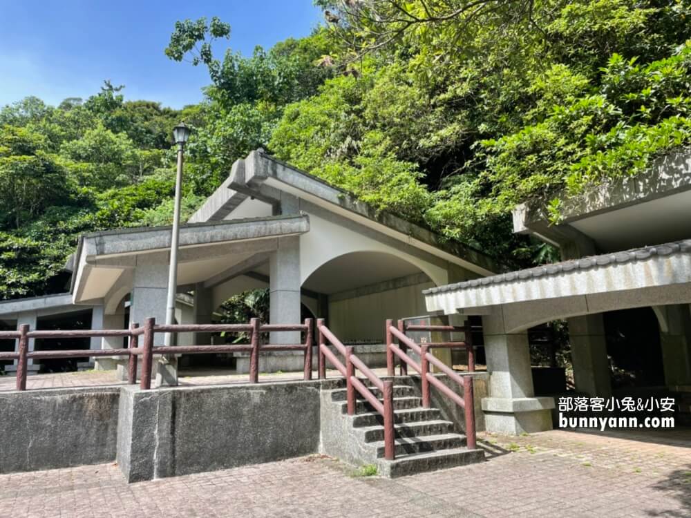 基隆【七堵泰安瀑布】來回大約30分鐘，終點是沁涼無比的森林瀑布