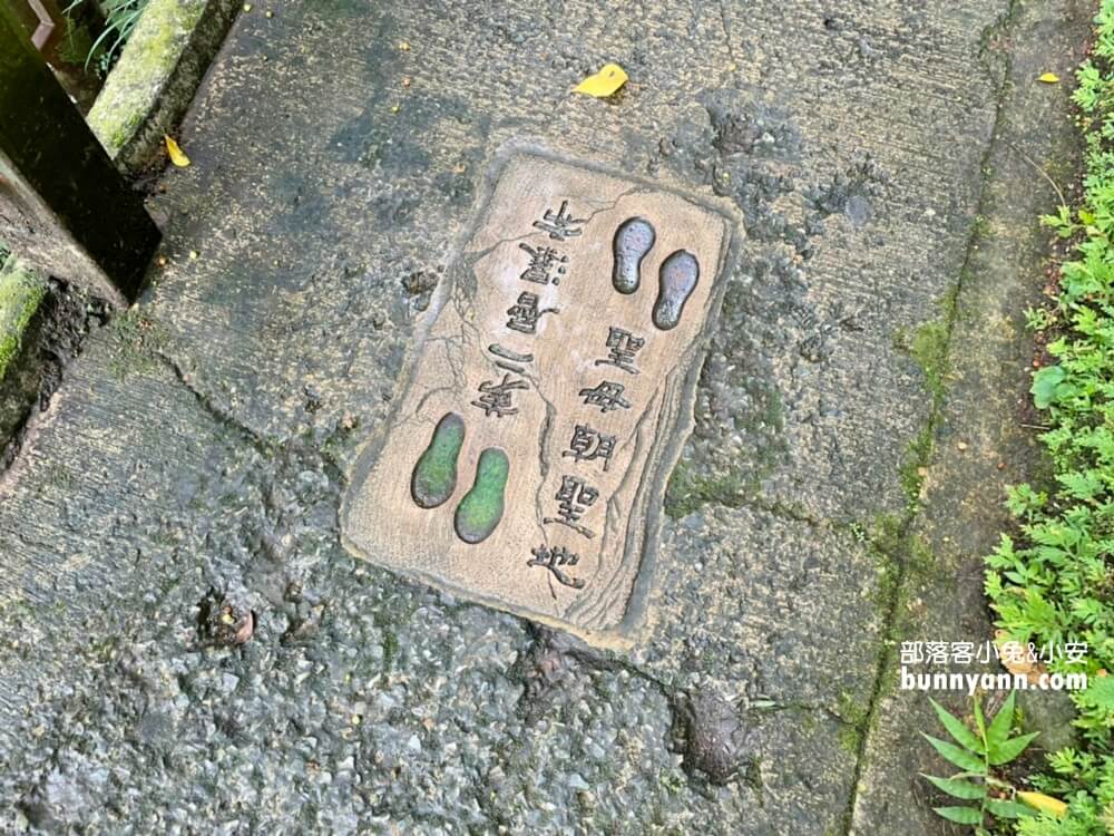 礁溪「五峰旗瀑布」號稱全台最美的三層瀑布群，步道平坦好走，適合各年齡層