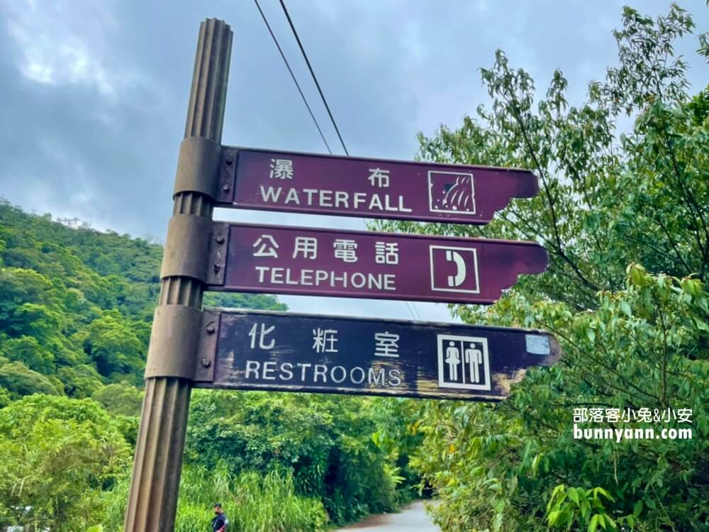 礁溪「五峰旗瀑布」號稱全台最美的三層瀑布群，步道平坦好走，適合各年齡層