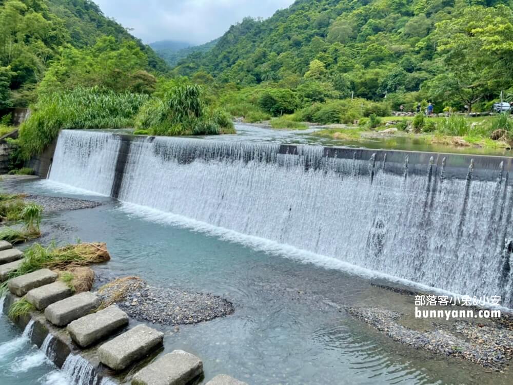 宜蘭礁溪抹茶山飄著雲霧的草原，適合季節、要爬多久一次打包。
