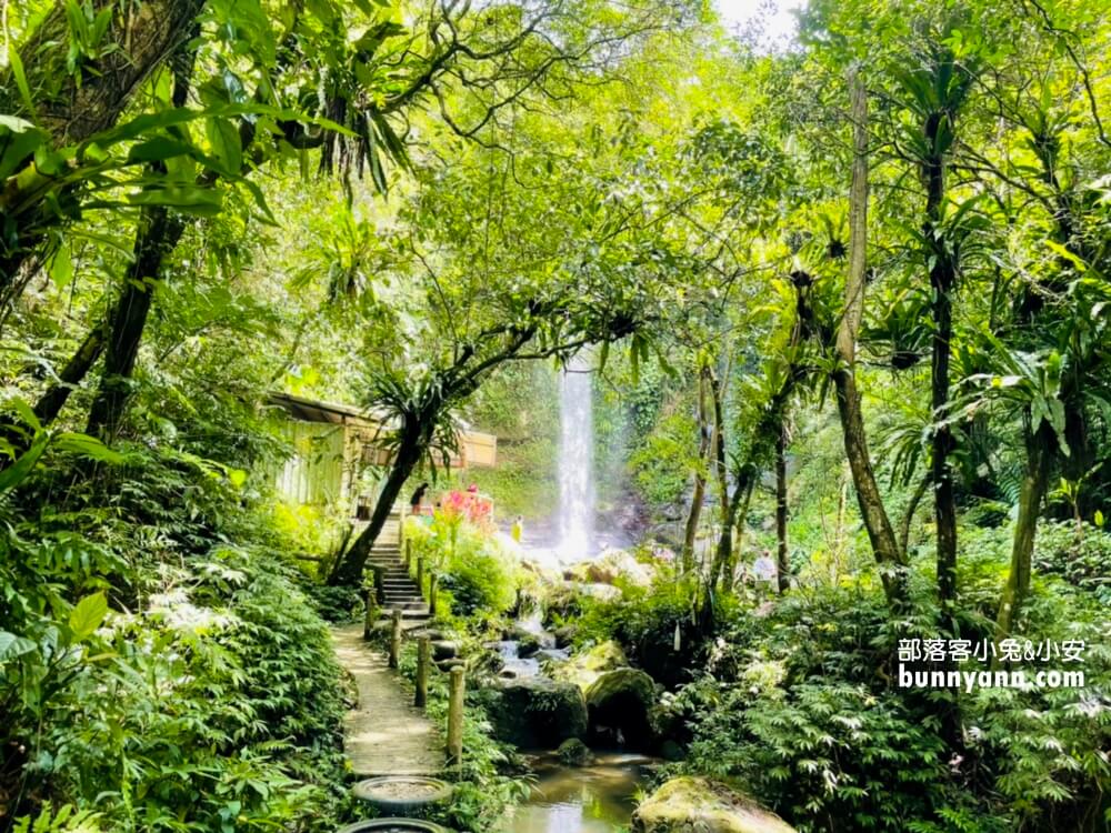 新北【炮子崙瀑布】從入口只要走15分鐘就能夠抵達觀瀑平台