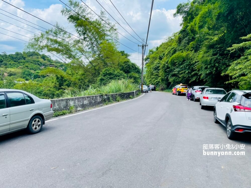 新北【炮子崙瀑布】從入口只要走15分鐘就能夠抵達觀瀑平台